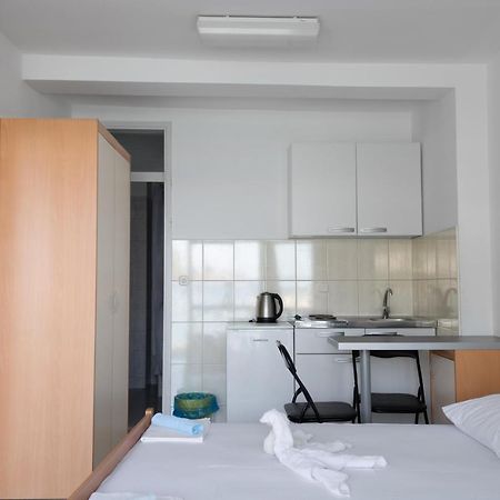 Apartments Ivica - Beachfront Drvenik  Extérieur photo
