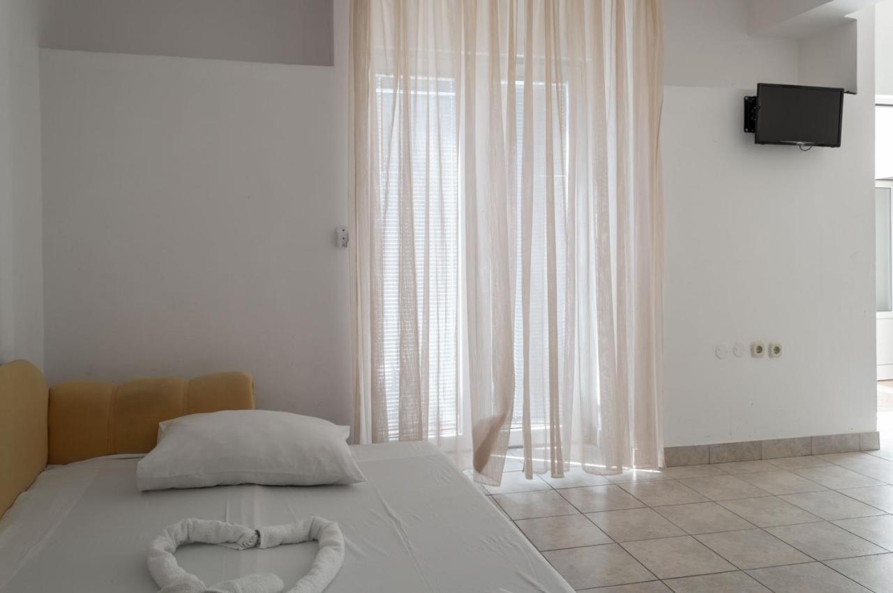 Apartments Ivica - Beachfront Drvenik  Extérieur photo