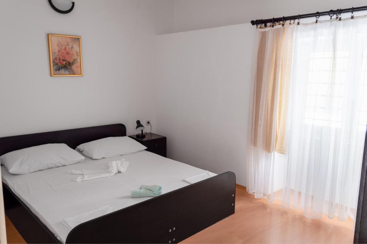Apartments Ivica - Beachfront Drvenik  Extérieur photo